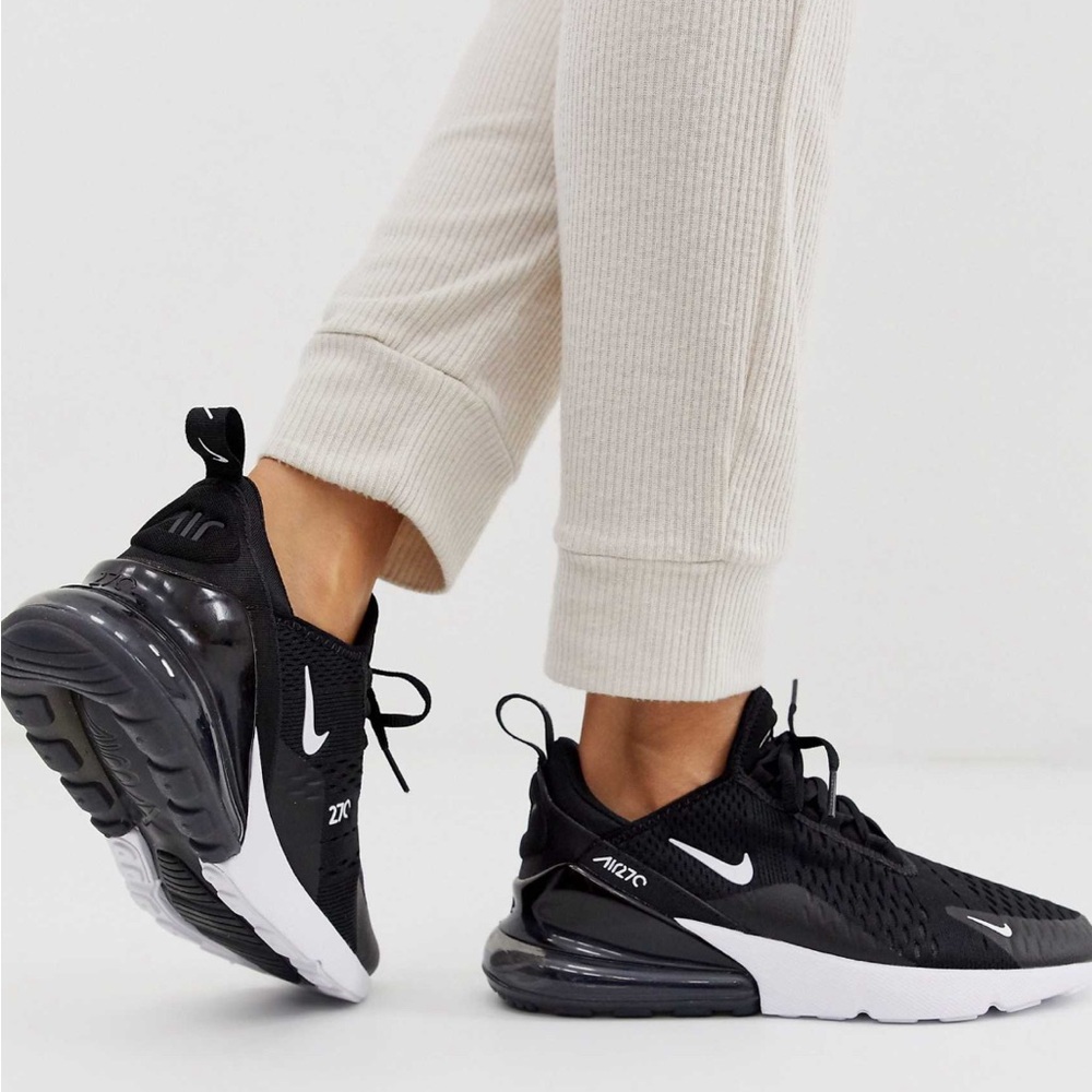 Nike Air Max 270 sneakers in black; Color: Black; Size: 8.5